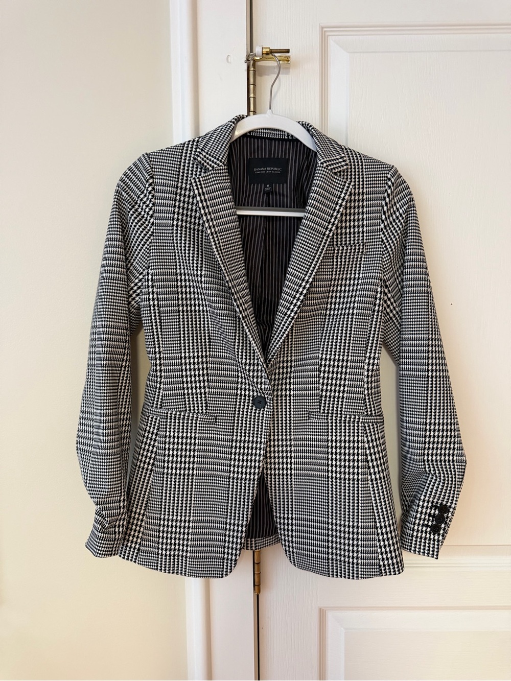 Banana Republic Black and White Houndstooth Blazer